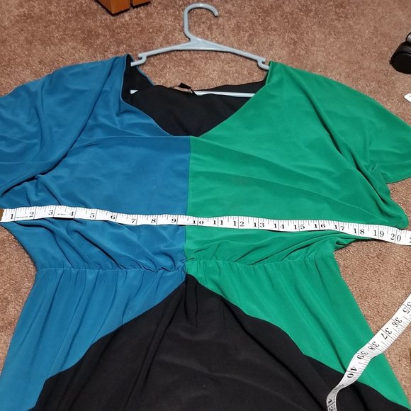 Colorblock V Neck Dress - Picture 5 of 12